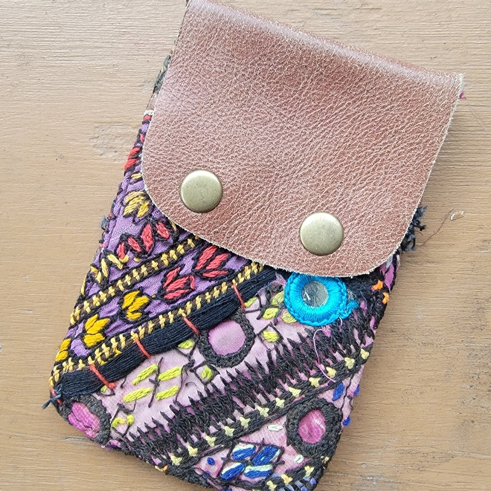 🌋👽 Free People Boho Embroidered Repurposed vtg banjara hippie Wallet card case - Picture 13 of 16
